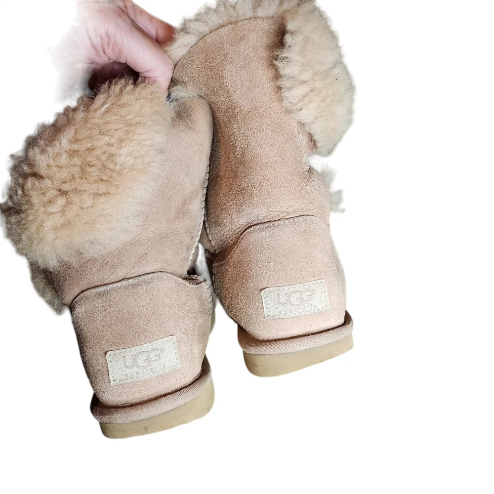 UGG Women's Tan Slip-On Leatherand Genuine Sheepskin Boots Size 6